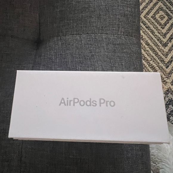 AirPods Pro - Picture 1 of 5